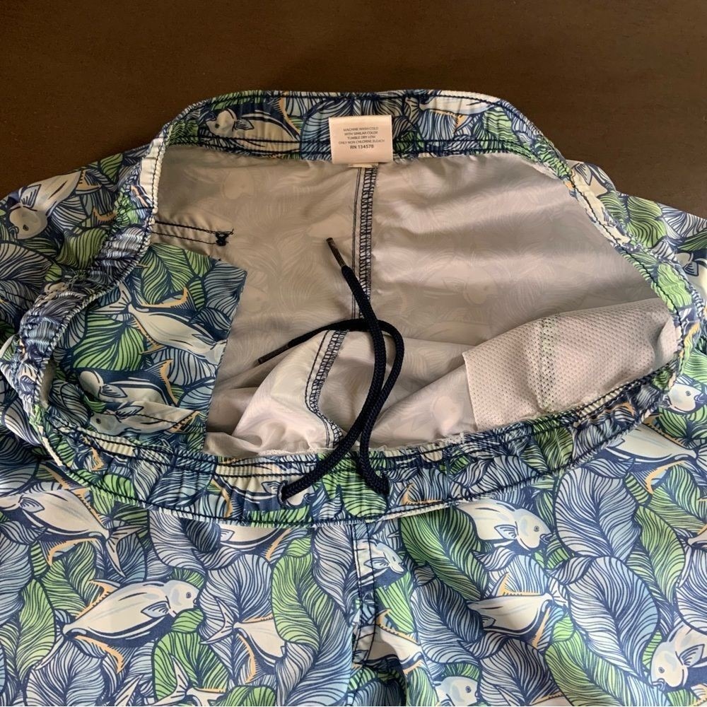 VINEYARD VINES Men's 7" Fish Print Chappy Swim Trunks Blue Green Size Small - Picture 9 of 12